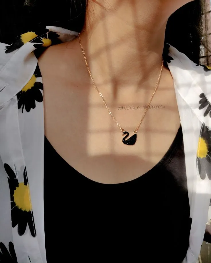 Swan necklace.webp