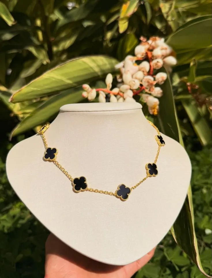 Midnight Clover Motif Necklace